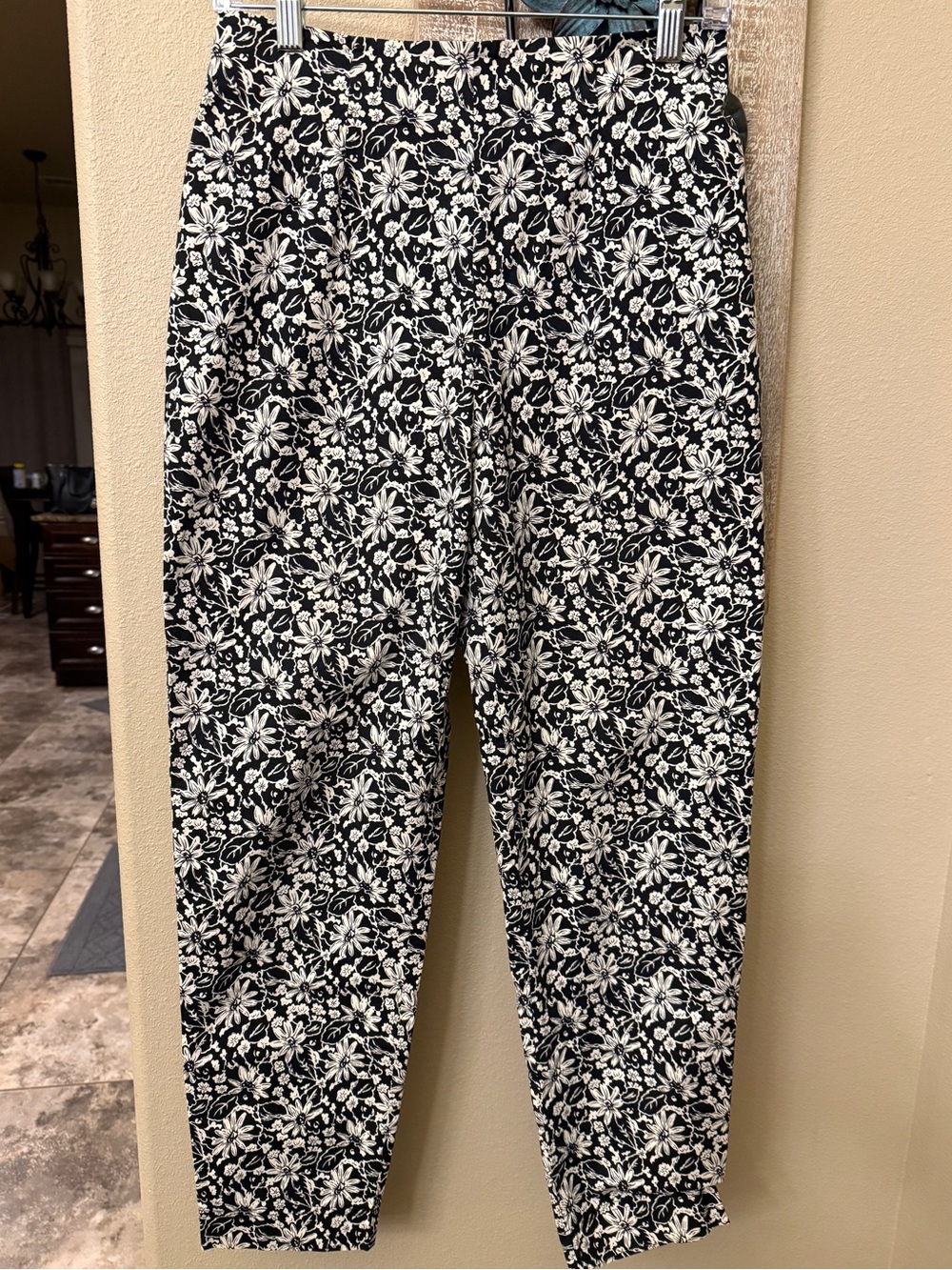 Banana Republic Sloan Slim Ankle Pants Floral Black White Size 10 (Fits like 8)